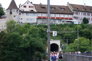 Schloss und Zugtunnel am Rheinfall